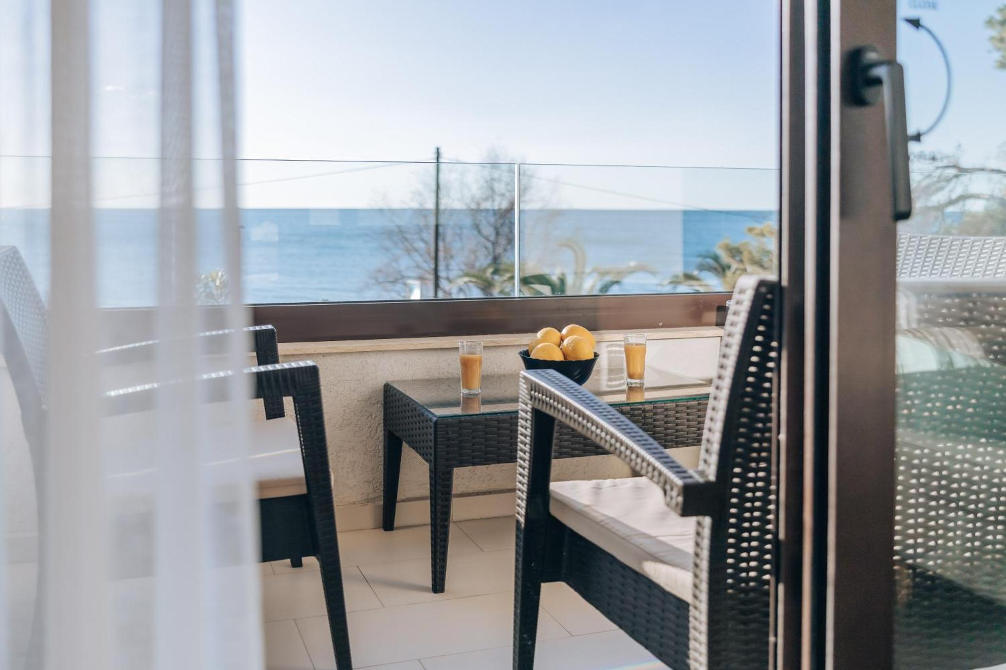 Apartments Kuce Lekovica Beach & Snack Bar- Bistro 객실 사진